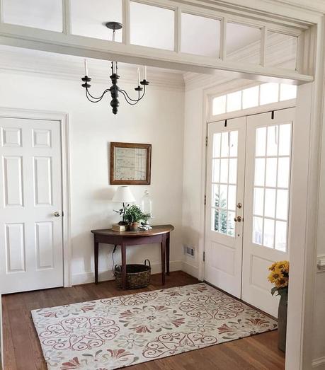 In America un bel cottage stile farmhouse L'immagine può contenere: spazio al chiuso