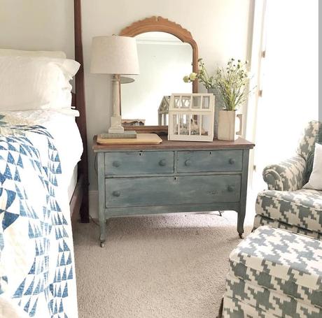 In America un bel cottage stile farmhouse L'immagine può contenere: spazio al chiuso