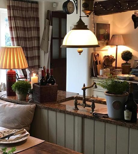 Uno strepitoso cottage inglese L'immagine può contenere: spazio al chiuso