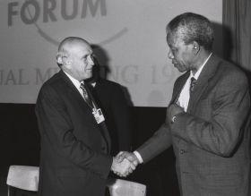 Il sogno di Mandela è svanito: la “Nazione Arcobaleno” non c’è più Il sogno di Mandela è svanito: la “Nazione Arcobaleno” non c’è più