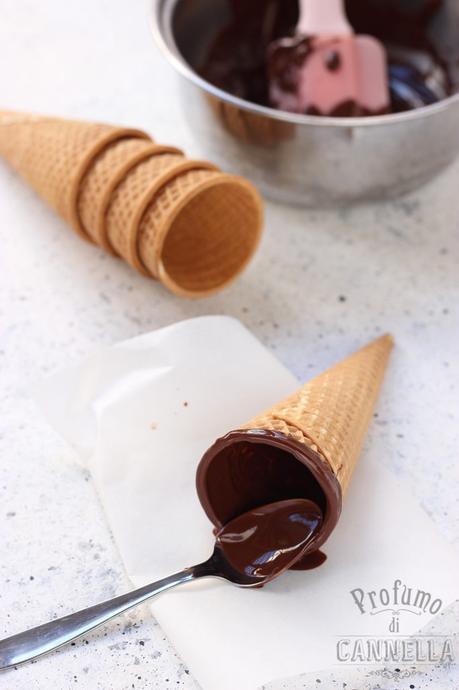 Cono palla fatto in casa – con finto gelato stracciatella Gelato stracciatella