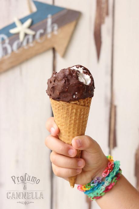 Cono palla fatto in casa – con finto gelato stracciatella Gelato veloce senza gelatiera