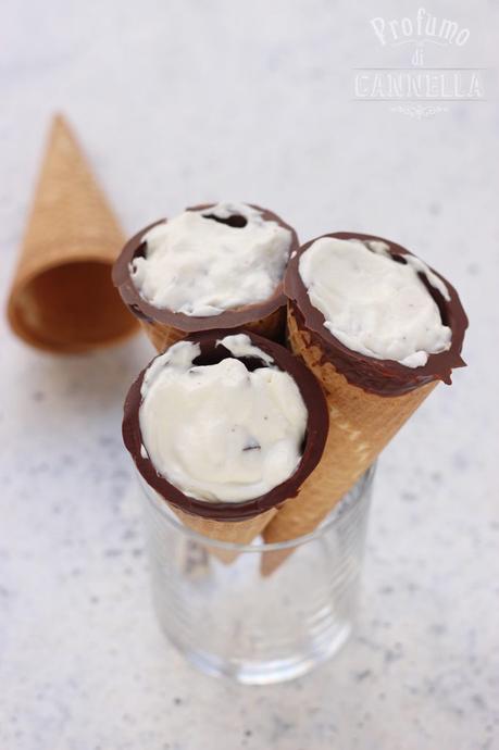 Cono palla fatto in casa – con finto gelato stracciatella Gelato stracciatella ricetta senza gelatiera