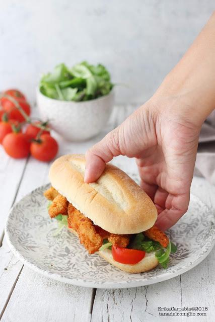 Panino con straccetti di cotoletta alla milanese Panino con straccetti di cotoletta alla milanese
