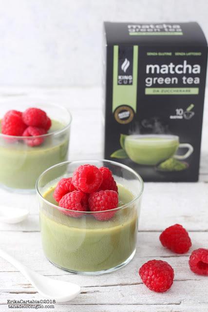 Matcha budino senza lattosio con lamponi Matcha budino senza lattosio con lamponi