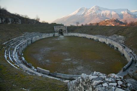 UNA VACANZA DA “NOVELLE ARCHEOLOGHE” UNA VACANZA DA “NOVELLE ARCHEOLOGHE”