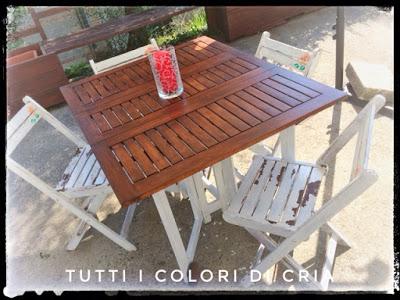 Altro tavolo da giardino recuperato. Altro tavolo da giardino recuperato.