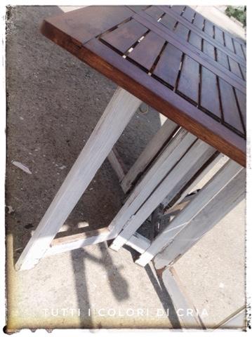 Altro tavolo da giardino recuperato. Altro tavolo da giardino recuperato.