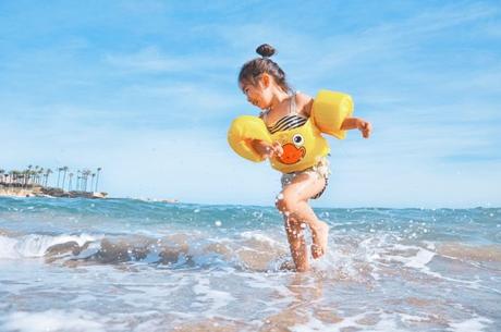 Come scegliere i costumi da bagno per bambina Come scegliere i costumi da bagno per bambina