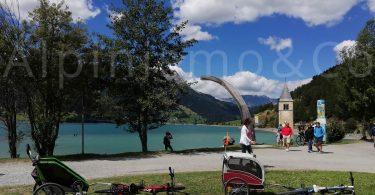 Bicicletta con bambini in Val Venosta: il lago di Resia Bicicletta con bambini in Val Venosta: il lago di Resia