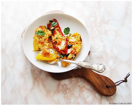 Peperoni ripieni di cous cous ai sapori mediterranei Peperoni ripieni di cous cous ai sapori mediterranei