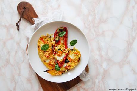 Peperoni ripieni di cous cous ai sapori mediterranei Peperoni ripieni di cous cous ai sapori mediterranei