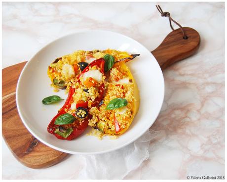 Peperoni ripieni di cous cous ai sapori mediterranei Peperoni ripieni di cous cous ai sapori mediterranei