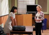 “Mom 6”: Constance Zimmer sarà la professoressa di Christy “Mom 6”: Constance Zimmer sarà la professoressa di Christy