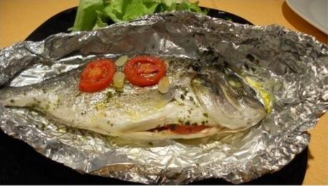 ATTENZIONE! CUCINARE AL CARTOCCIO È PERICOLOSO PER LA SALUTE.ECCO PERCHÈ /GUARDA IL VIDEO ATTENZIONE! CUCINARE AL CARTOCCIO È PERICOLOSO PER LA SALUTE.ECCO PERCHÈ /GUARDA IL VIDEO