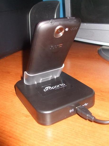 Review: Base d’appoggio per la sincronizzazione e la ricarica con presa USB per HTC Desire (Dock Station)