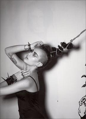 Sang Bleu Mag : Bondage Editorial + Alice Dellal