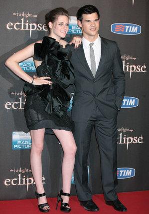 Bagno di folla per Kristen Stewart e Taylor Lautner, a Roma per presentare Eclipse