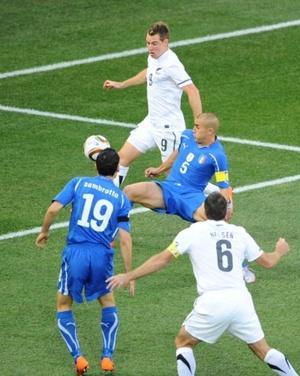 Cerrado por futbol - Sulle orme di Raymond Cerrado por futbol - Sulle orme di Raymond