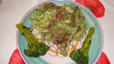 Fettuccine con crema di broccoletti carciofi radicchio e profumo d'arance