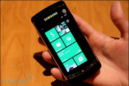 Windows Phone 7: tante nuove foto del prototipo Samsung