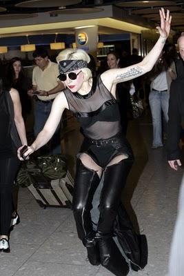 Finalmente Lady Gaga e' Caduta dai Trampoli !!! ahahah !!
