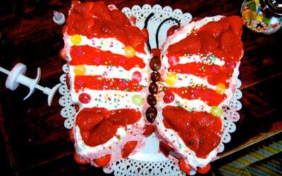 Torta farfalla panna e crema di fragole