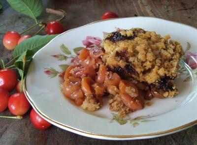 Crumble di ciliegie allo zenzero e limone