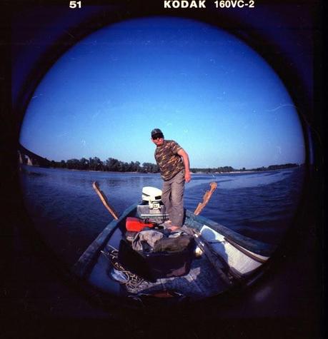 LOMOGRAPHY • sul fiume Po con Diana F+ e Kodak 160VC