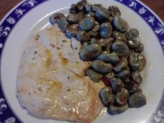 fettine di tacchino alla paprika e fave piccantine