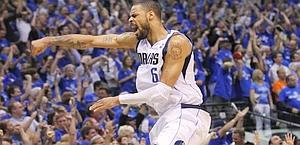 L'urlo di Tyson Chandler per l'approdo di Dallas in finale. Reuters