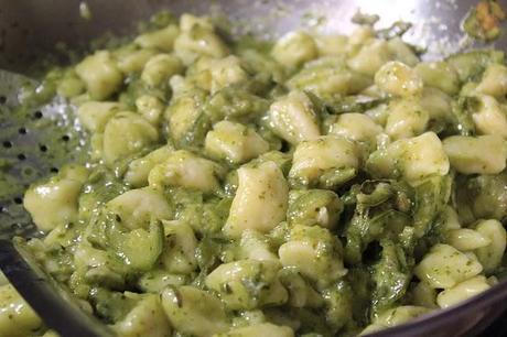 Gnocchetti di ricotta con pesto e zucchine