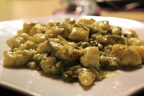 Gnocchetti di ricotta con pesto e zucchine