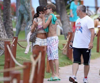 Justin Bieber e Selena Gomez alle Hawaii: due minori vietati ai minori
