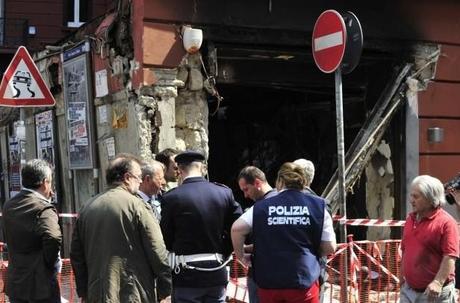 L’ombra del racket dietro l’esplosione del Bar Guida a Napoli ? Il ritorno della paura nel quartiere
