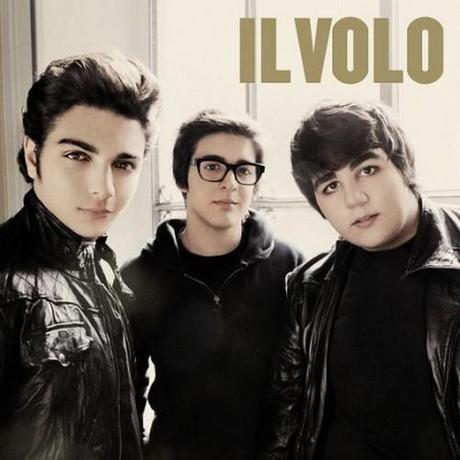 Gianluca, Ignazio e Piero prendono “Il Volo” e conquistano l’America: il loro album debutta nella Top10. Successo anche in Belgio, Francia e Olanda