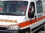 Salerno: bimbo anni sfugge controllo della madre attraversa strada. Investito un'auto, grave