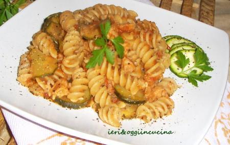 Fusilli integrali al tonno e zucchine