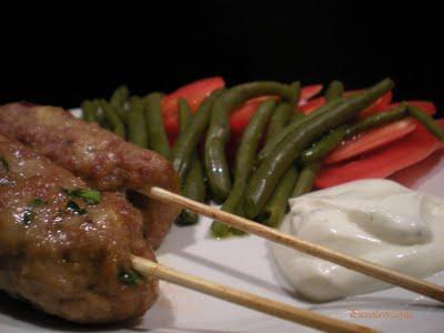 Kofta  ovvero Polpettine di carne d'agnello speziate con salsa bianca alla Menta