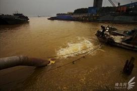 La contaminazione di fiumi e falde nel Nord e Sud del mondo