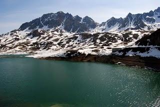 Val Formazza, il Lago del Toggia a primavera