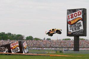 Hot Wheels batte il record mondiale di salto più lungo con un veicolo a quattro ruote