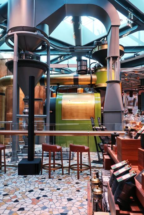 Starbucks ha aperto a Milano: tutto quello che c'è da sapere e tutte le foto (e perché non è il solito Starbucks) Starbucks ha aperto a Milano: tutto quello che c'è da sapere e tutte le foto (e perché non è il solito Starbucks)