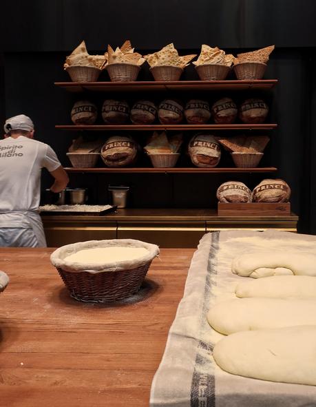 Starbucks ha aperto a Milano: tutto quello che c'è da sapere e tutte le foto (e perché non è il solito Starbucks) Starbucks ha aperto a Milano: tutto quello che c'è da sapere e tutte le foto (e perché non è il solito Starbucks)