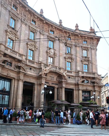 Starbucks ha aperto a Milano: tutto quello che c'è da sapere e tutte le foto (e perché non è il solito Starbucks) Starbucks ha aperto a Milano: tutto quello che c'è da sapere e tutte le foto (e perché non è il solito Starbucks)