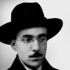 “Al di là”, poesia di Fernando Pessoa “Al di là”, poesia di Fernando Pessoa