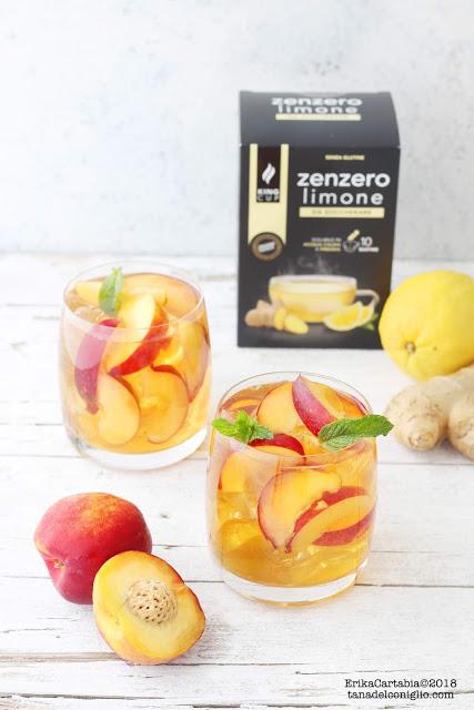 Sangria analcolica allo zenzero e limone con pesche Sangria analcolica allo zenzero e limone con pesche