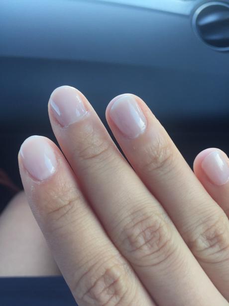 Manicure semi permanente: lo smalto nude per ogni occasione Manicure semi permanente: lo smalto nude per ogni occasione