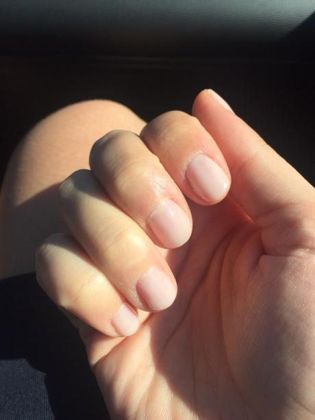 Manicure semi permanente: lo smalto nude per ogni occasione Manicure semi permanente: lo smalto nude per ogni occasione