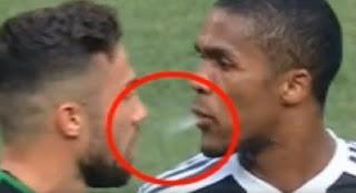 Juventus Sassuolo 2-1 DOUGLAS COSTA SPUTA A DI FRANCESCO ESPULSO! Juventus Sassuolo 2-1 DOUGLAS COSTA SPUTA A DI FRANCESCO ESPULSO!